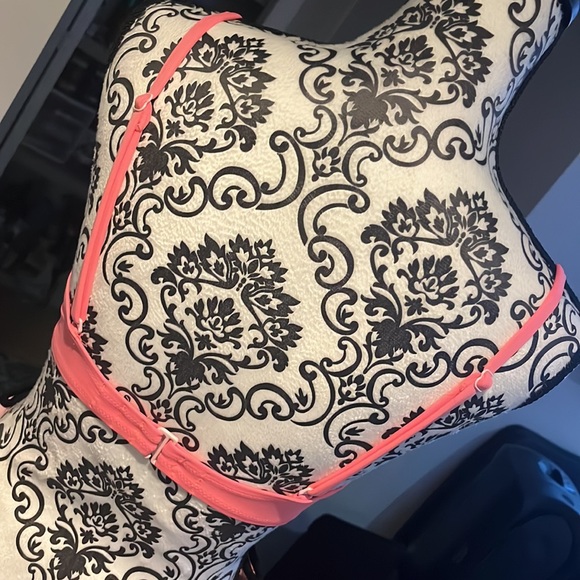 Gorgeous color block Brazilian a cut bikini - Picture 2 of 6